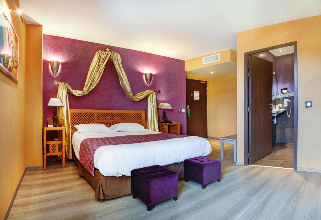 Chateau De La Falque, The Originals Relais Saint-Geniez-d'Olt Room photo